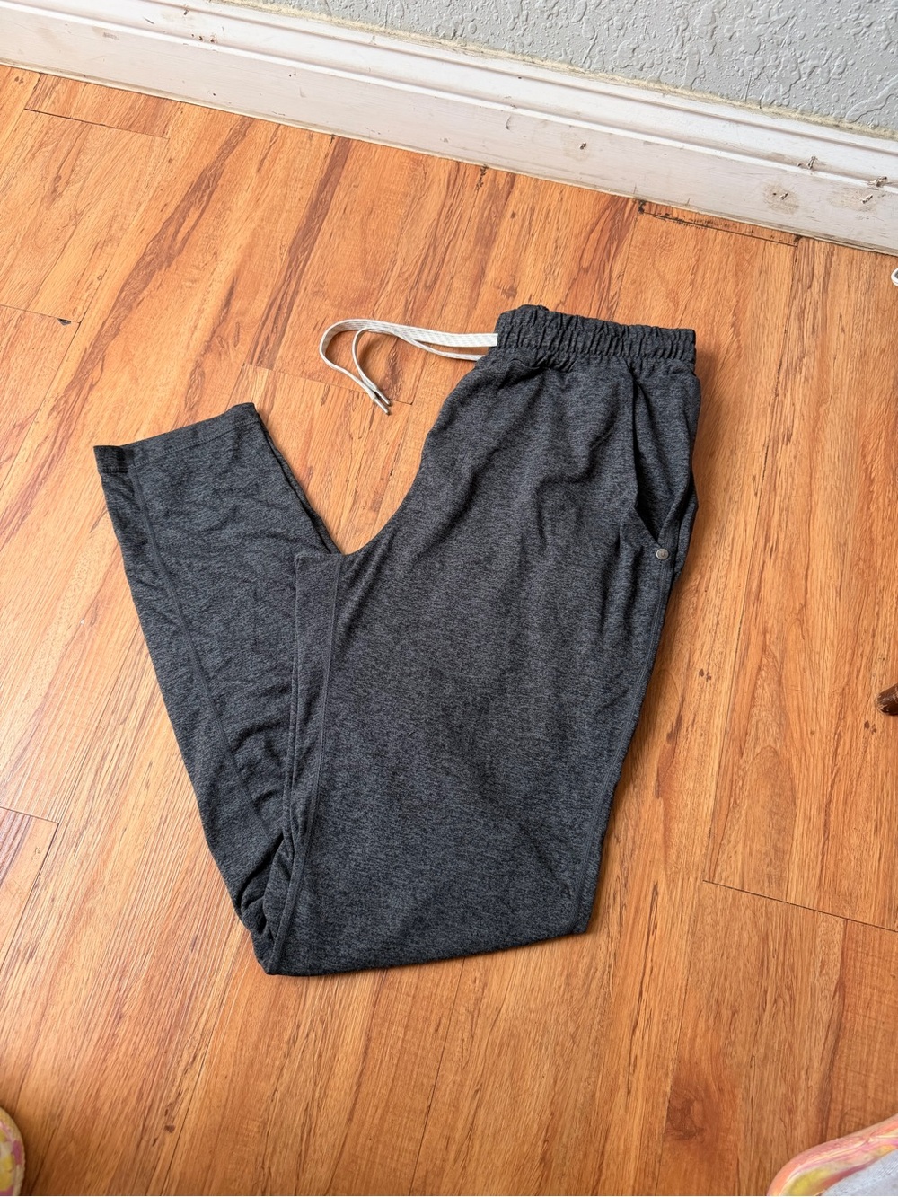 Vuori Heather Charcoal Cozy Lounge Pants